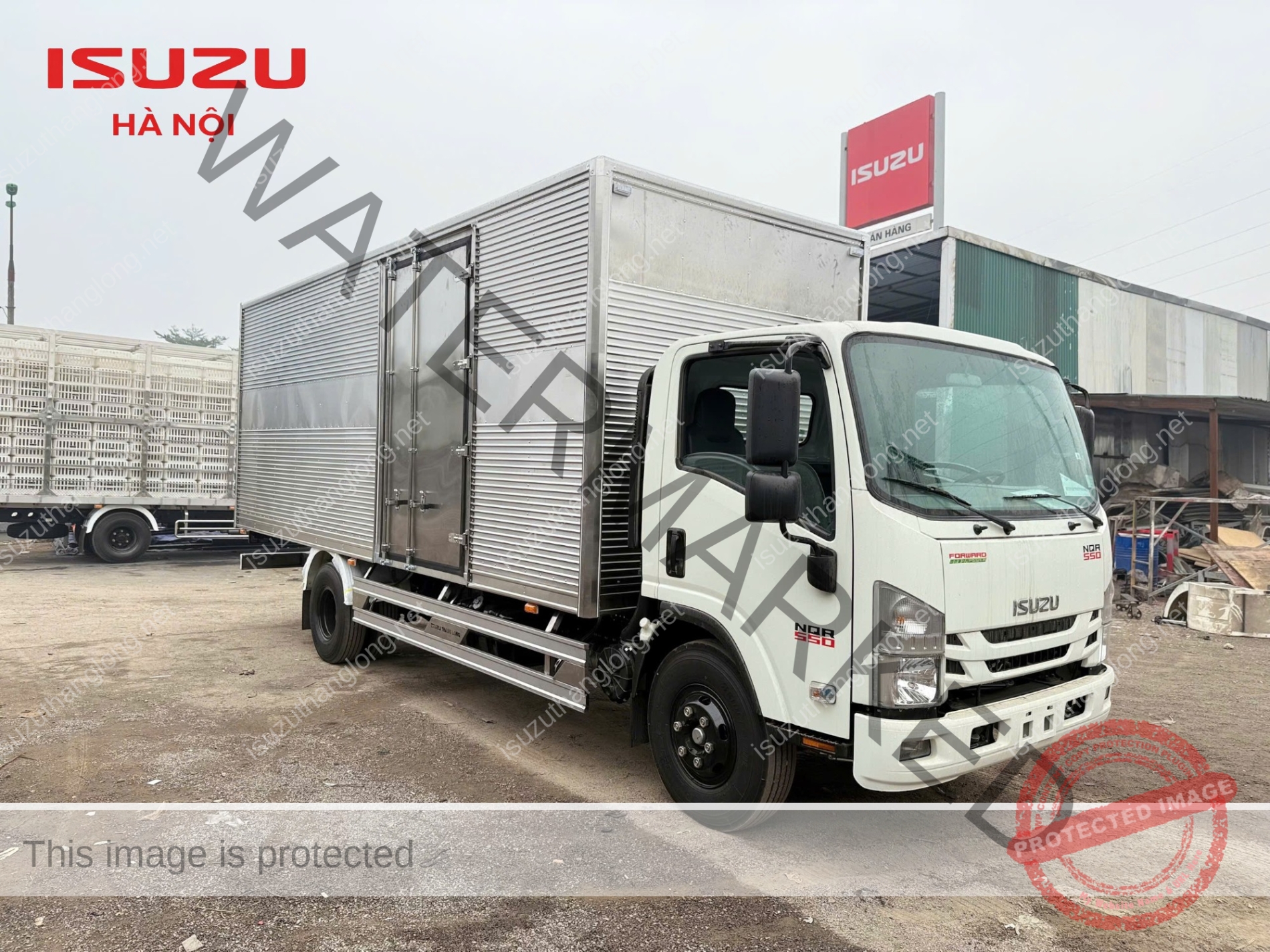 ISUZU NQR550 Thùng Kín Tải Trọng 5.3 Tấn