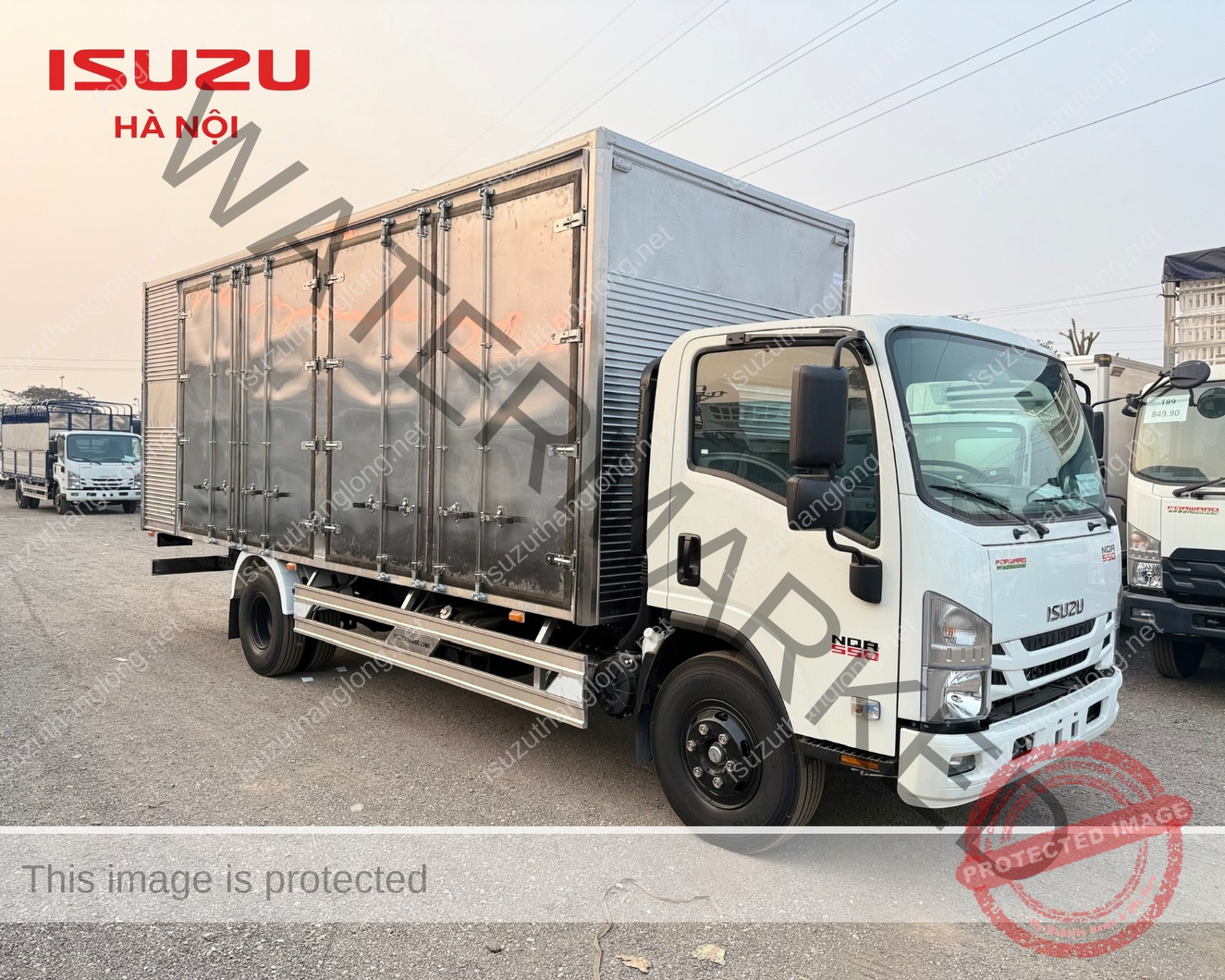 ISUZU NQR550 Thùng Kín Mở 4 Cánh Hông