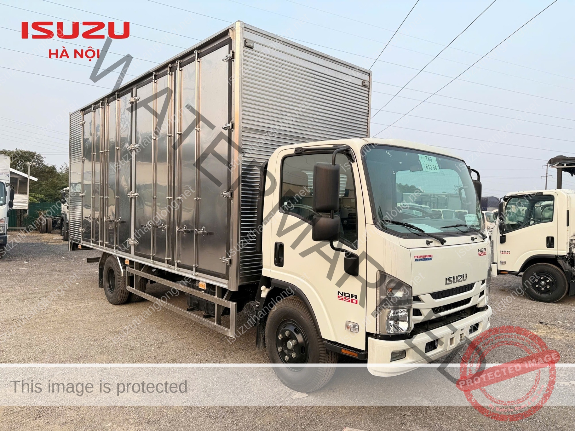ISUZU NQR550 Thùng Kín Pallet Inox Tải Trọng 5.3 Tấn