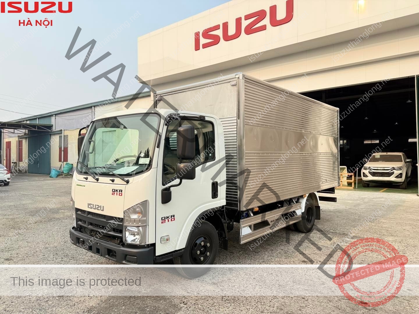 ISUZU QKR210 Thùng Kín Tải Trọng 1.9 Tấn